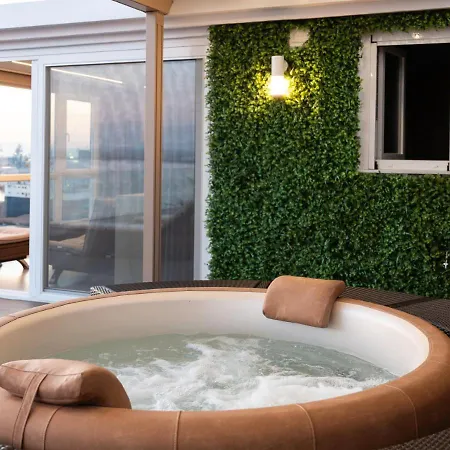 Above Premium Rooftop Apartment *