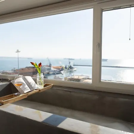 Apartment Above Premium Rooftop